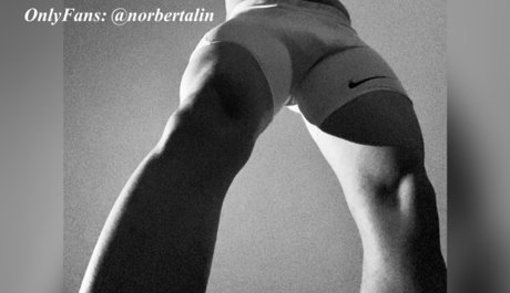 Foto di nudo di fuga di OnlyFans di Norbert Alin