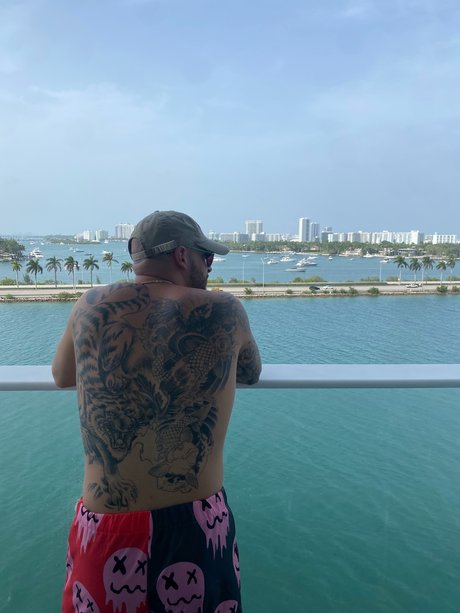 Foto di nudo di fuga di OnlyFans di Alexander