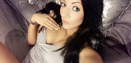 Foto di nudo di fuga di OnlyFans di Alluring Alysha