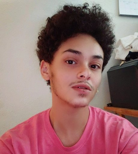 Foto di nudo di fuga di OnlyFans di Kwame Violet