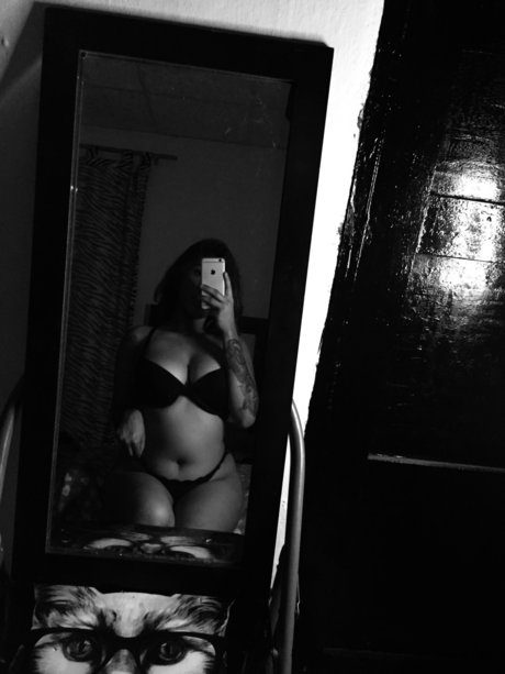 Foto di nudo di fuga di OnlyFans di Ale