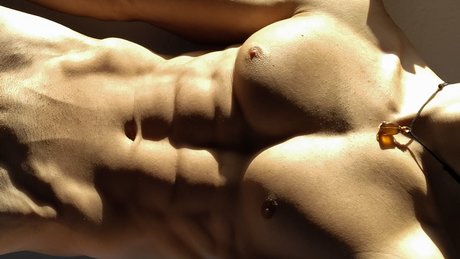 Foto di nudo di fuga di OnlyFans di Alfredo Molina