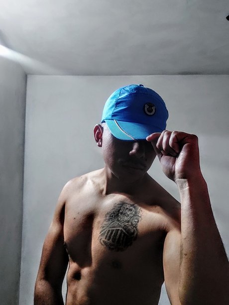 Foto di nudo di fuga di OnlyFans di Alo