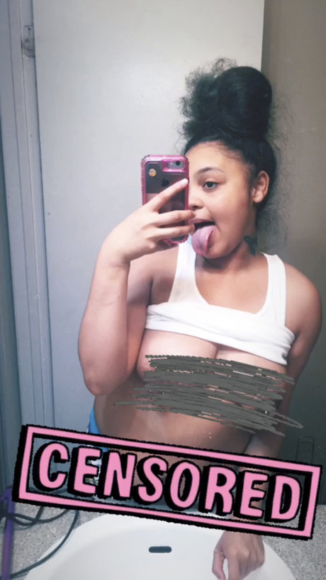 Foto di nudo di fuga di OnlyFans di Skyee 