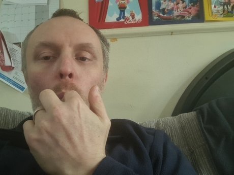 Foto di nudo di fuga di OnlyFans di Adam