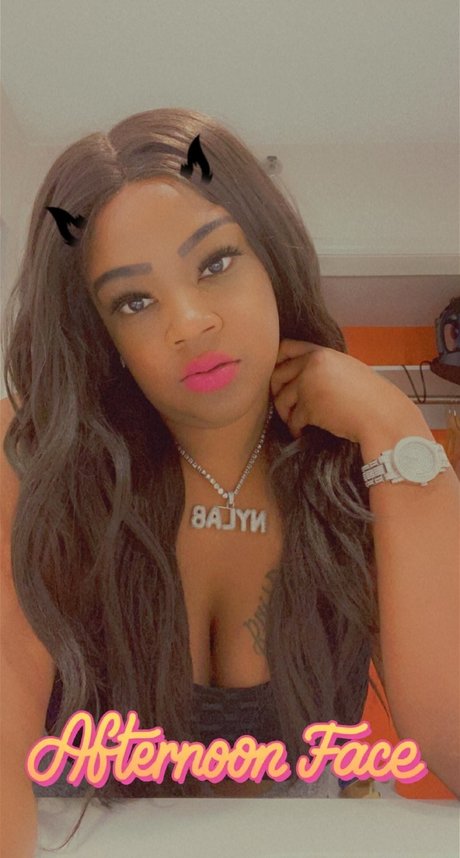 Foto di nudo di fuga di OnlyFans di Nyla B