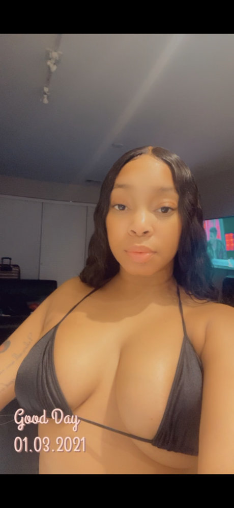 Foto di nudo di fuga di OnlyFans di Nyaxo