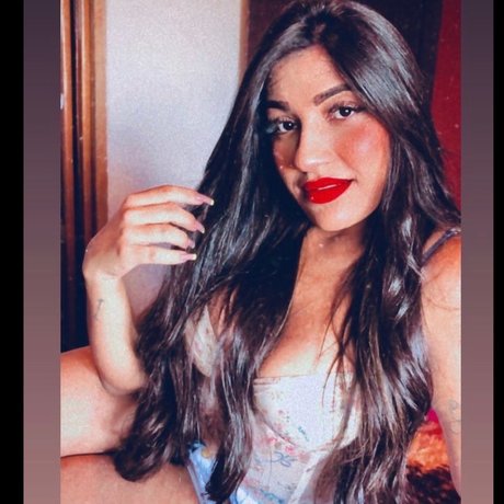 Foto di nudo di fuga di OnlyFans di Ana Carolinna