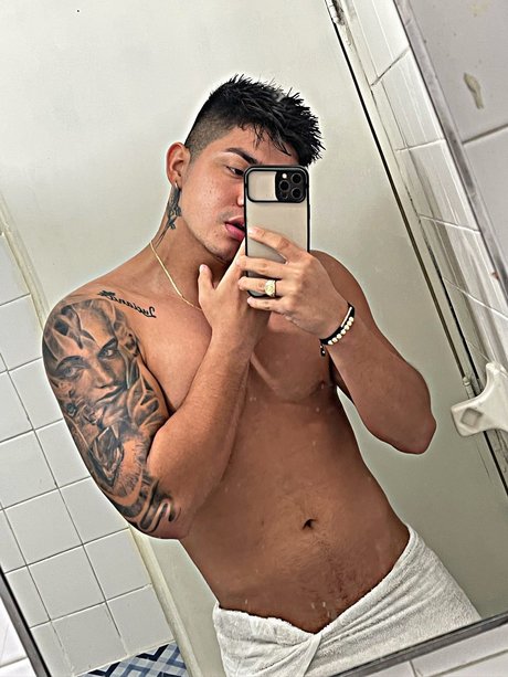 Foto di nudo di fuga di OnlyFans di Andres Mojica