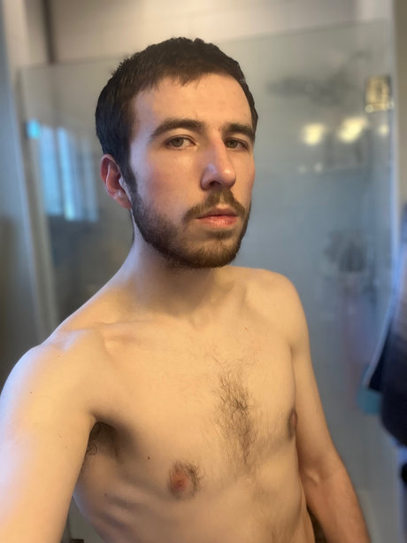 Foto di nudo di fuga di OnlyFans di Alexander Katayama