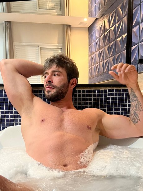 Foto di nudo di fuga di OnlyFans di Alexandre Baia