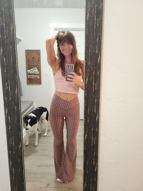Foto di nudo di fuga di OnlyFans di Adored Hippie