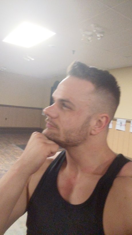 Foto di nudo di fuga di OnlyFans di Austin Stone