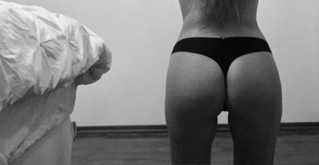 Foto di nudo di fuga di OnlyFans di Alluringlily