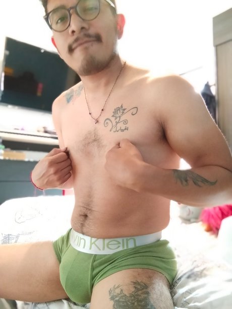 Foto di nudo di fuga di OnlyFans di Agueva