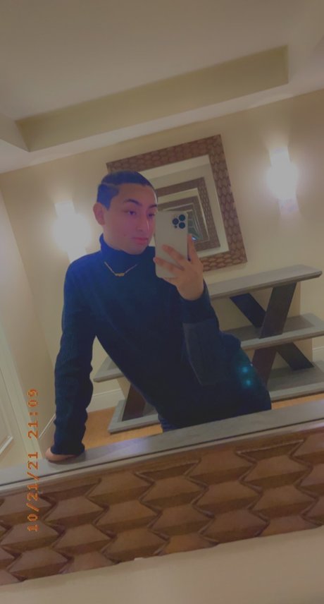 Foto di nudo di fuga di OnlyFans di Aaron Star