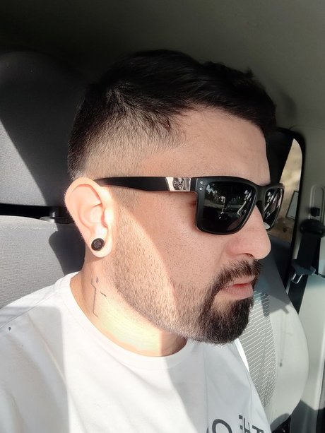 Foto di nudo di fuga di OnlyFans di Mauricio