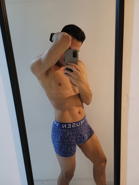 Foto di nudo di fuga di OnlyFans di Alejandro Airis