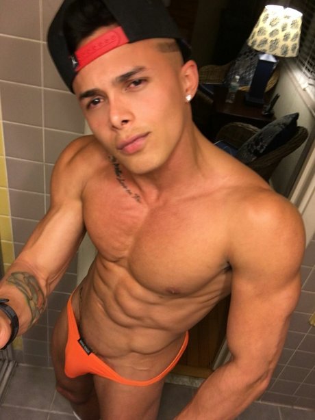 Foto di nudo di fuga di OnlyFans di Alejandro