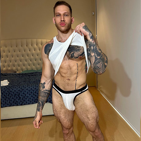 Foto di nudo di fuga di OnlyFans di Alejandro Belmont