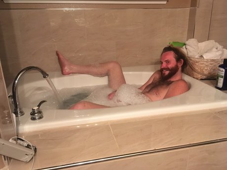 Foto di nudo di fuga di OnlyFans di Aarrett Stevenson