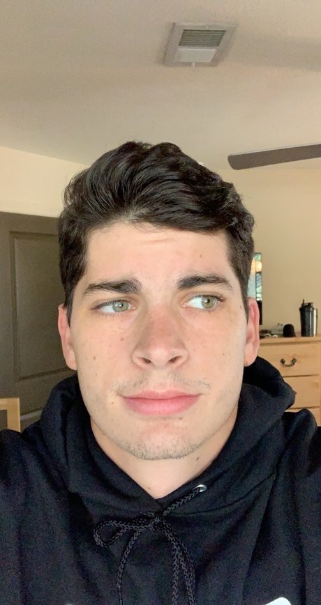 Foto di nudo di fuga di OnlyFans di M Samuel