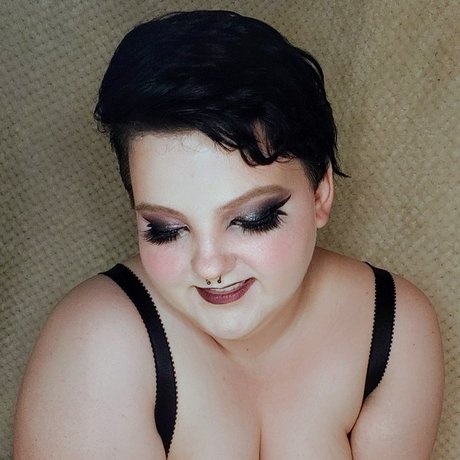 Foto di nudo di fuga di OnlyFans di Salem