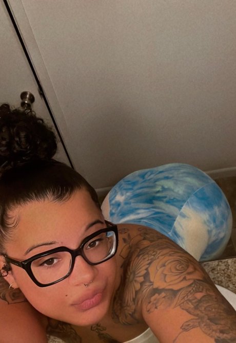 Foto di nudo di fuga di OnlyFans di Officialbadassbre