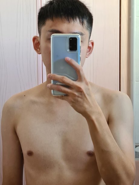 Foto di nudo di fuga di OnlyFans di Yang