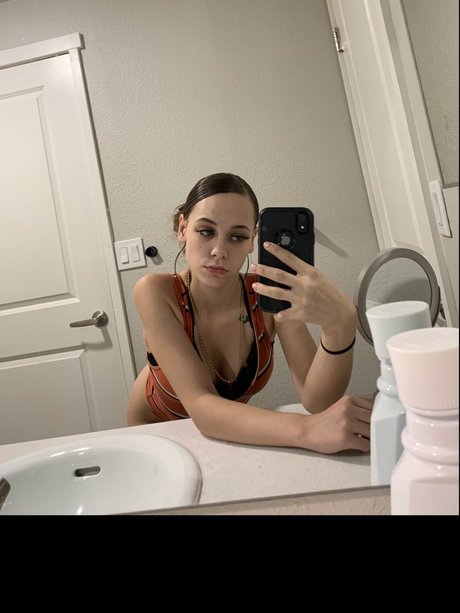 Foto di nudo di fuga di OnlyFans di Itty Bitty