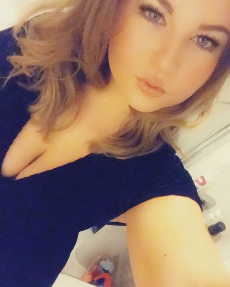 Foto di nudo di fuga di OnlyFans di Alexandra Sophie