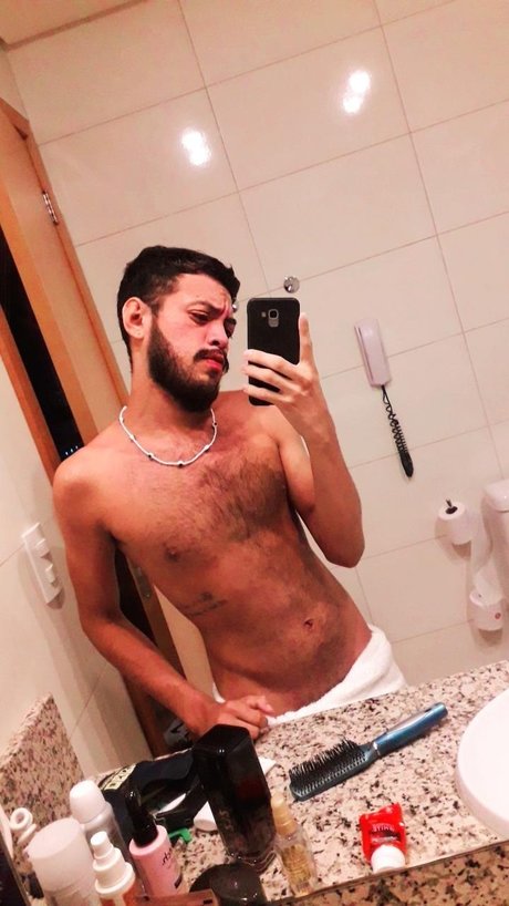 Foto di nudo di fuga di OnlyFans di Anderson