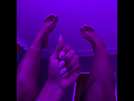 Foto di nudo di fuga di OnlyFans di Asabis Feet