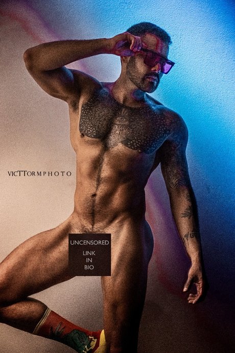 Foto di nudo di fuga di OnlyFans di Adrian Veracierta