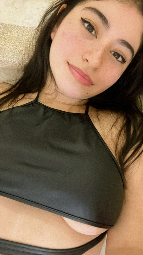 Foto di nudo di fuga di OnlyFans di Kat Babe