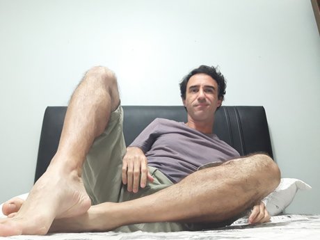 Foto di nudo di fuga di OnlyFans di Only Big Calves  