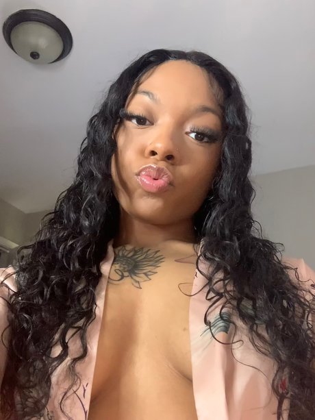 Foto di nudo di fuga di OnlyFans di Audi
