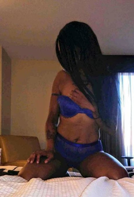 Foto di nudo di fuga di OnlyFans di Her