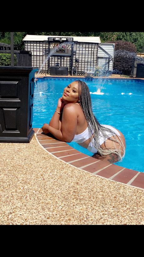 Foto di nudo di fuga di OnlyFans di Missmonroe