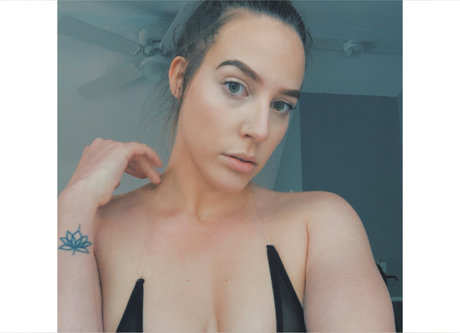 Foto di nudo di fuga di OnlyFans di Omgitsjustina