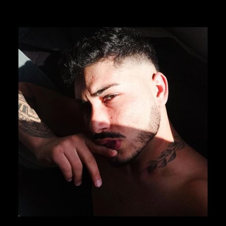Foto di nudo di fuga di OnlyFans di Mer Demir