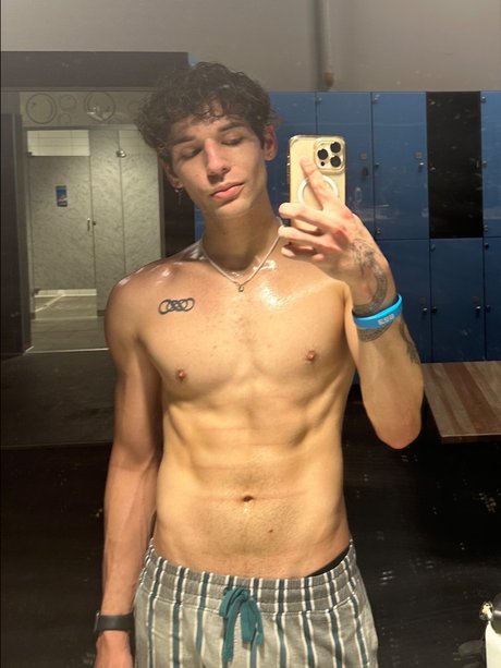 Foto di nudo di fuga di OnlyFans di Adam Baraj