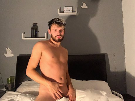 Foto di nudo di fuga di OnlyFans di Adam Cole