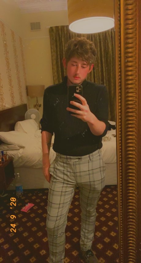 Foto di nudo di fuga di OnlyFans di Adam