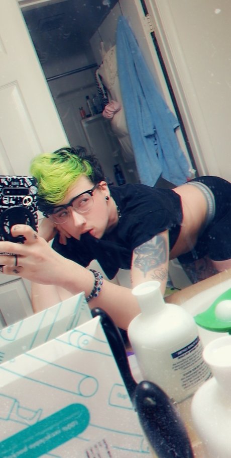 Foto di nudo di fuga di OnlyFans di Ollie Alchemy
