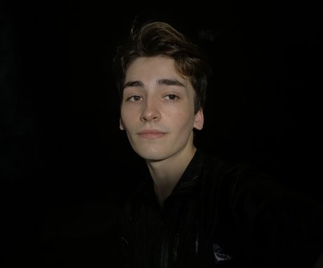 Foto di nudo di fuga di OnlyFans di Oliver Lee