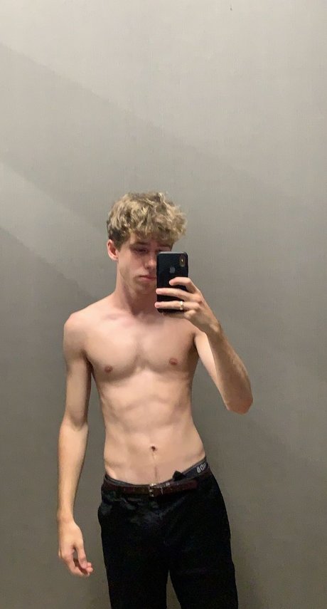 Foto di nudo di fuga di OnlyFans di Oliver George Elijah