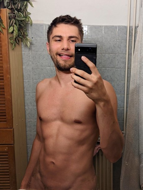 Foto di nudo di fuga di OnlyFans di Aitonen