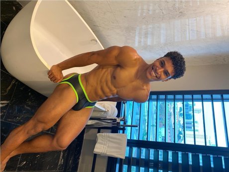 Oli Ferro