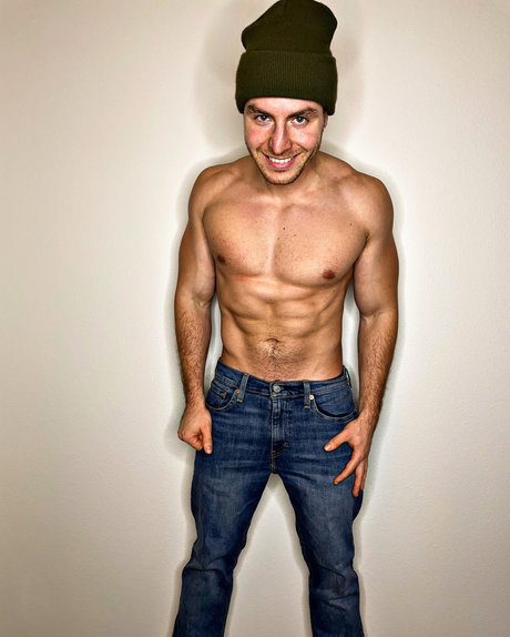 Foto di nudo di fuga di OnlyFans di Oleg Forse